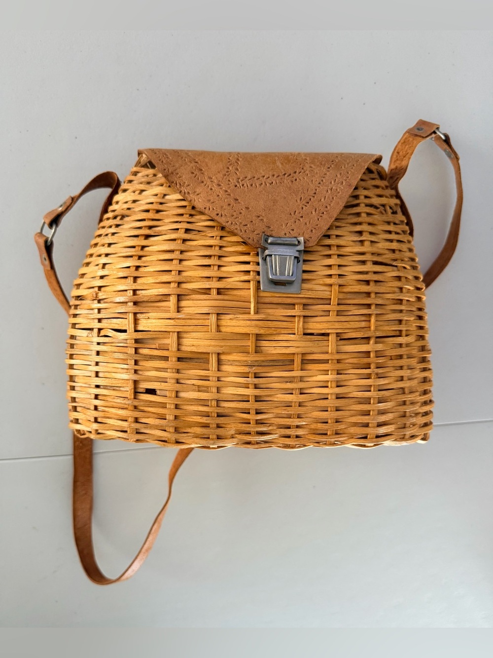 VINTAGE: Handmade Wicker Creel Handbag. - Picture 1 of 15